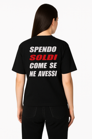 T-shirt Oversize Unisex “Spendo Soldi Come Se Ne Avessi” – Edizione Virale